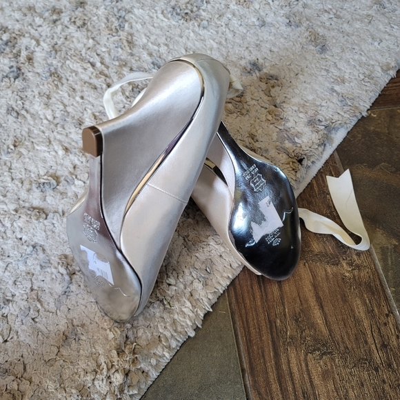 Nina size 7M satin white, wedge with rhinestone ties wedge open toe shoes - Picture 5 of 10